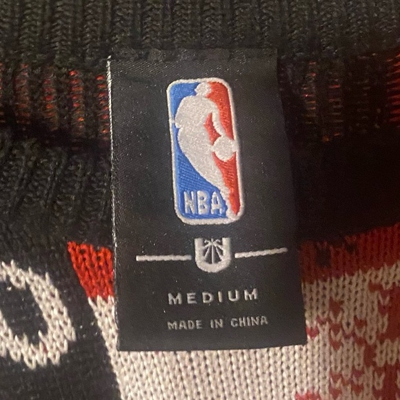 NBA Chicago Bulls Knit Sweater Red Black White Crewneck Pullover Medium - Picture 10 of 11